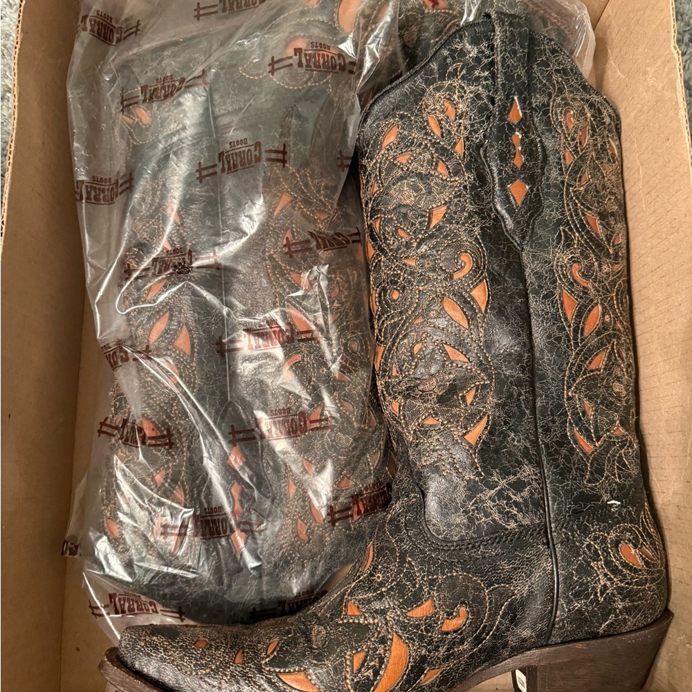 Corral Vintage Brown and Reddish-Tan Western Cowboy Boots - Picture 13 of 15